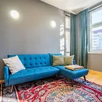 Stylish Stay - 2Bdr, 2Bthr+ Free Parking