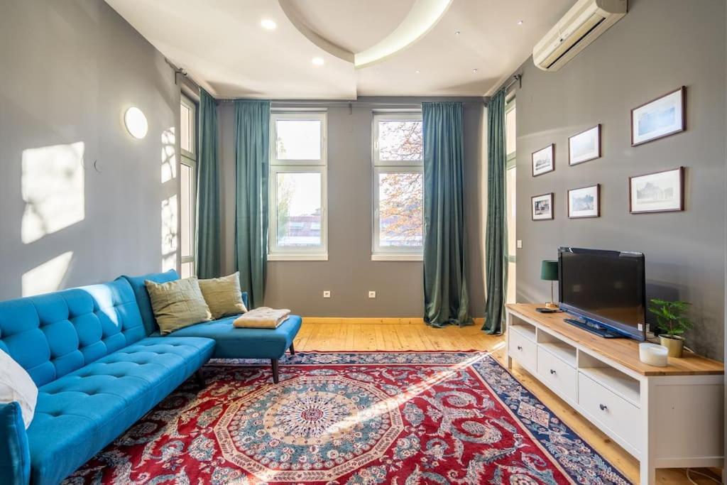 Stylish - 2bdr, 2bthr+ Free Parking Appartement *