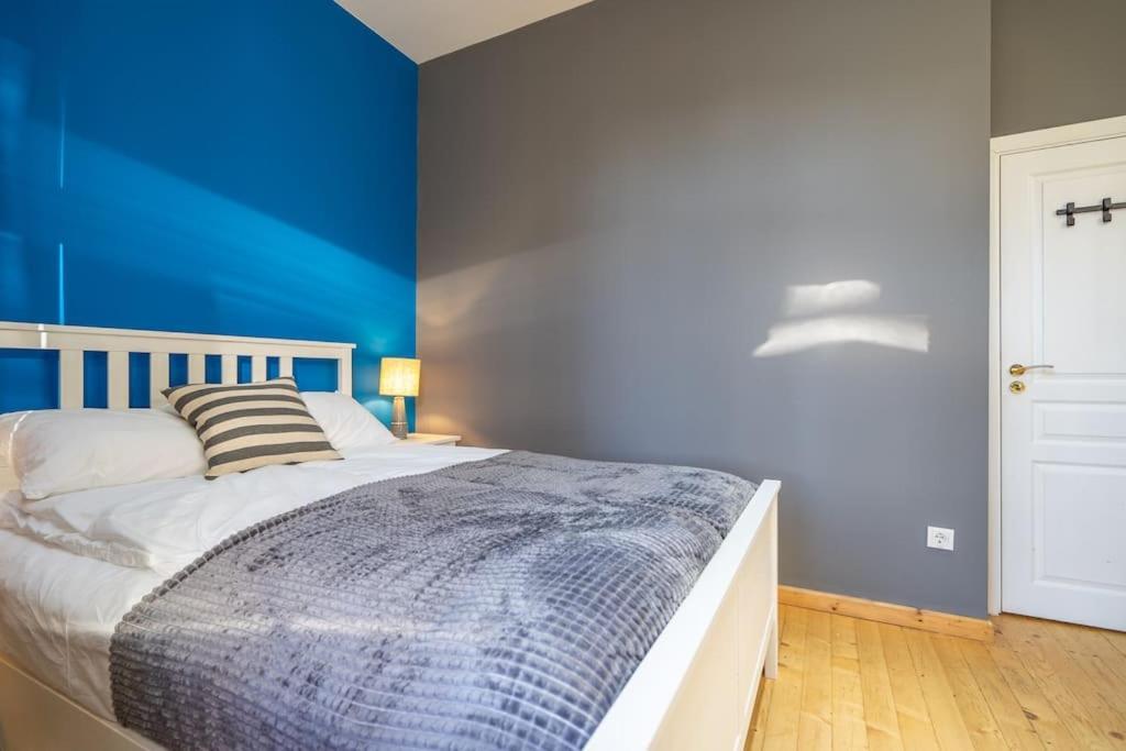 Stylish - 2bdr, 2bthr+ Free Parking Appartement