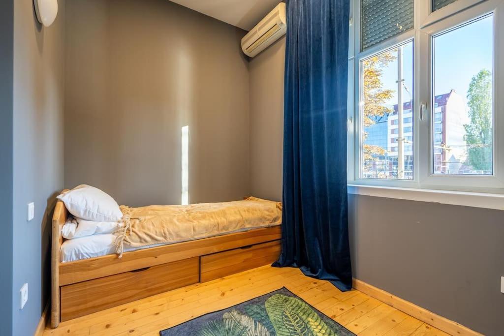 Apartament Stylish - 2bdr, 2bthr+ Free Parking *