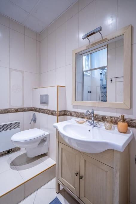 Stylish - 2bdr, 2bthr+ Free Parking *