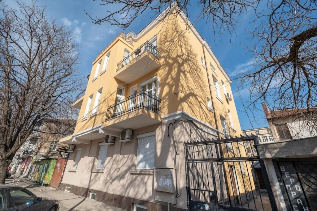 Stylish - 2bdr, 2bthr+ Free Parking Appartement Sofia