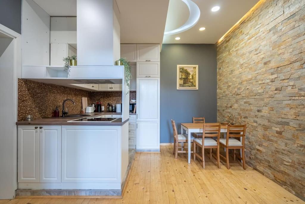 Appartement Stylish - 2bdr, 2bthr+ Free Parking *