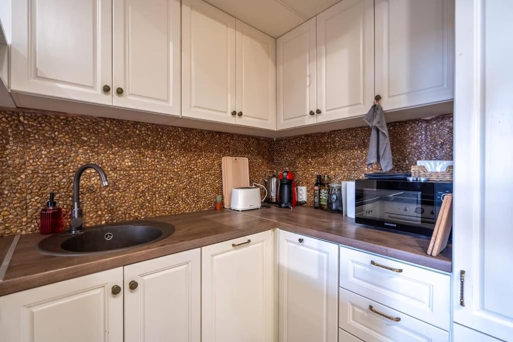 Stylish - 2bdr, 2bthr+ Free Parking Appartement Sofia