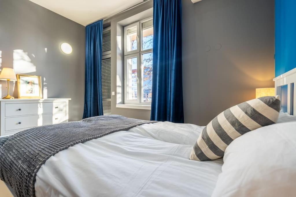 Stylish - 2bdr, 2bthr+ Free Parking Appartement *