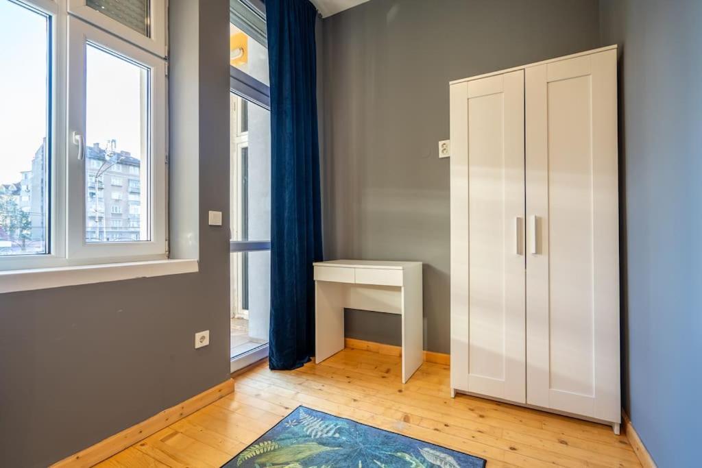 Stylish - 2bdr, 2bthr+ Free Parking