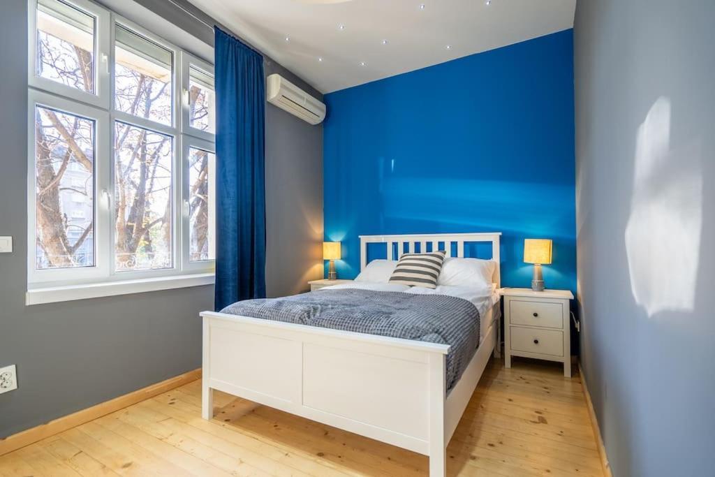 Stylish - 2bdr, 2bthr+ Free Parking